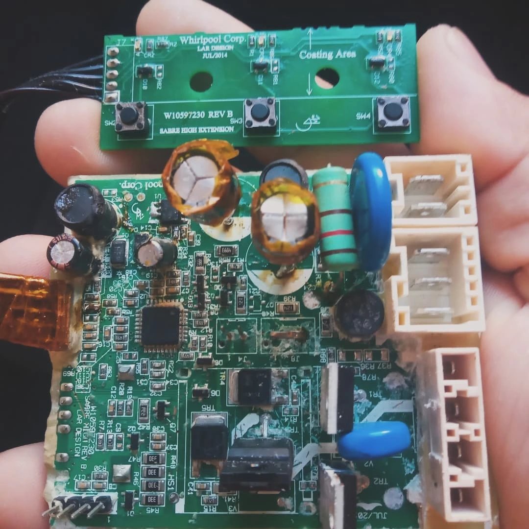 Placa eletrônica de máquina de lavar em recuperação